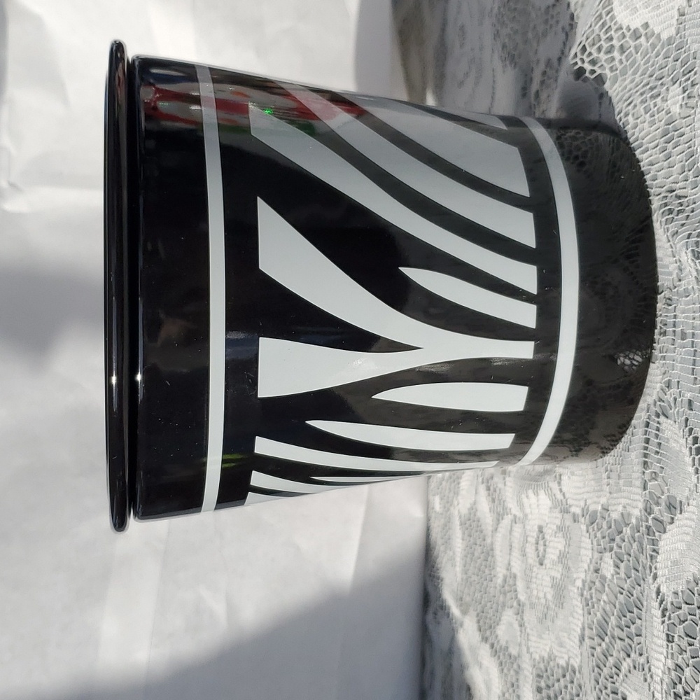 Celebrating Home stay Cool / Hot Dip server Bowl Zebra print Stoneware, New